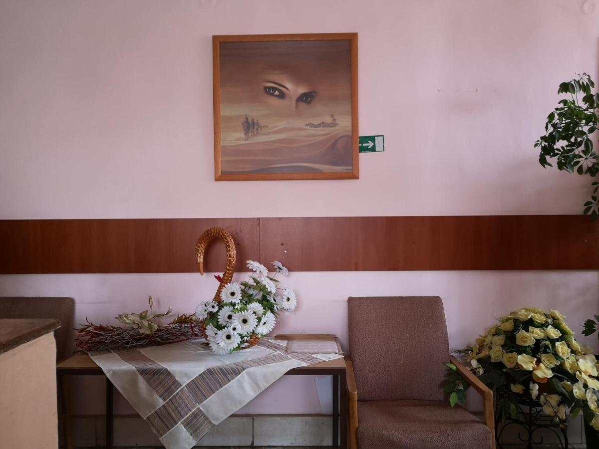 Hotel Biela Labut Michalovce Esterno foto