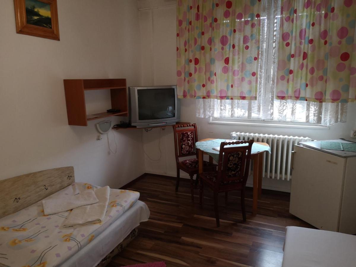 Hotel Biela Labut Michalovce Esterno foto