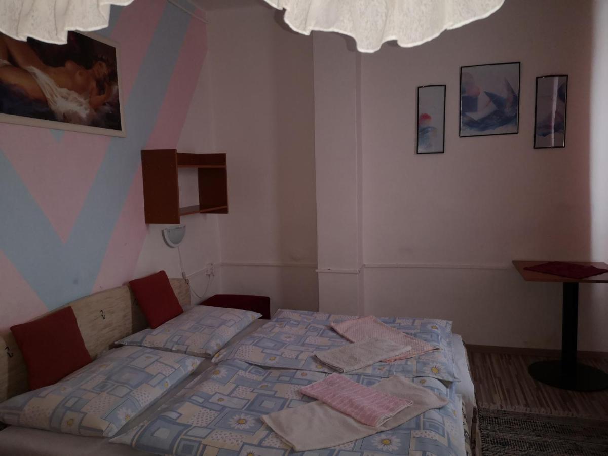 Hotel Biela Labut Michalovce Esterno foto