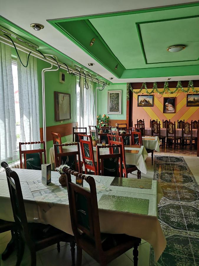 Hotel Biela Labut Michalovce Esterno foto