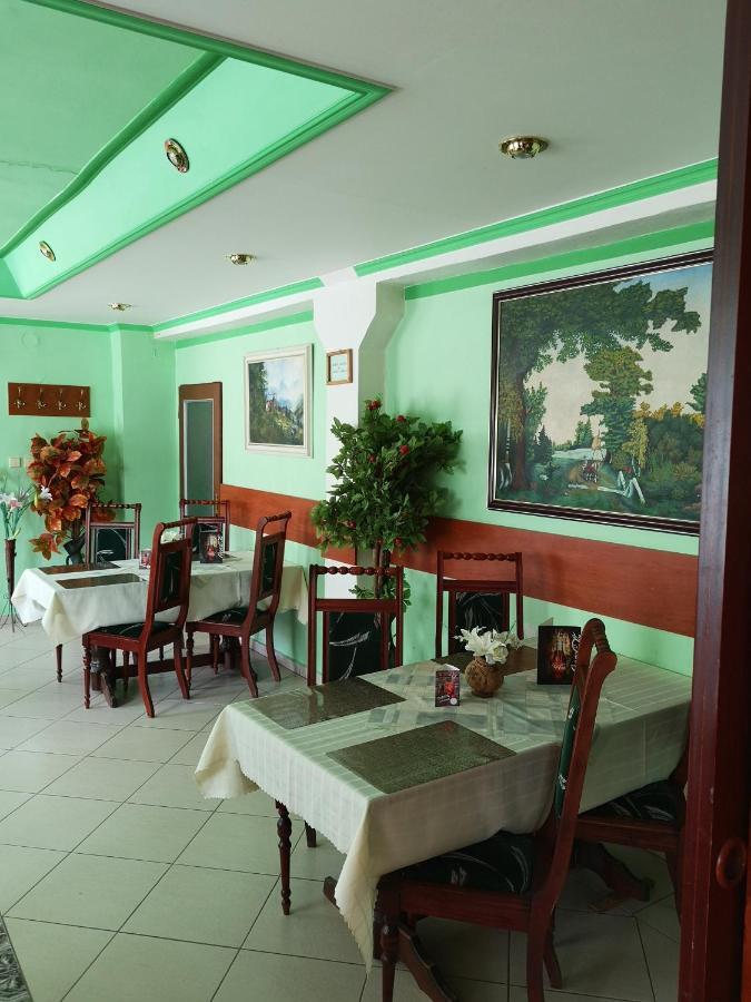 Hotel Biela Labut Michalovce Esterno foto